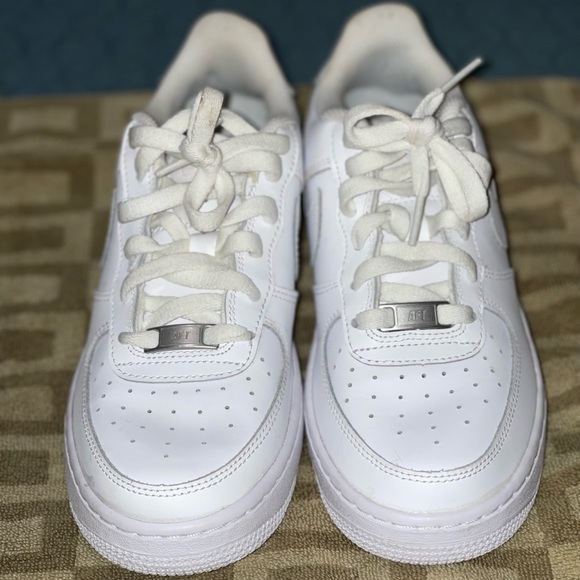 WOMEN'S NIKE AIR FORCE 1 LOW CASUAL SHOES - Picture 1 of 3